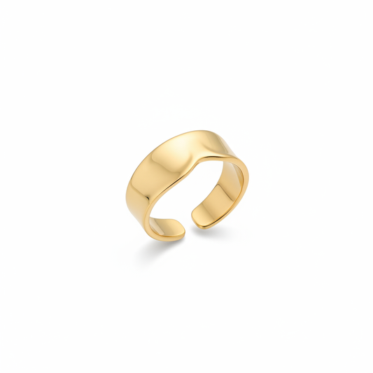 Bague manchette dorée fond blanc
