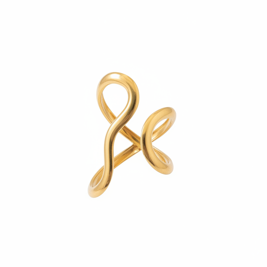 Bague Matilda sculptée dorée fond blanc