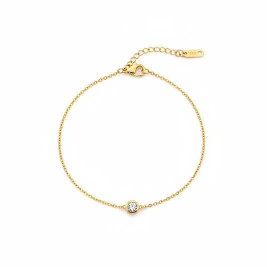 Bracelet chaîne dorée cristal fond blanc