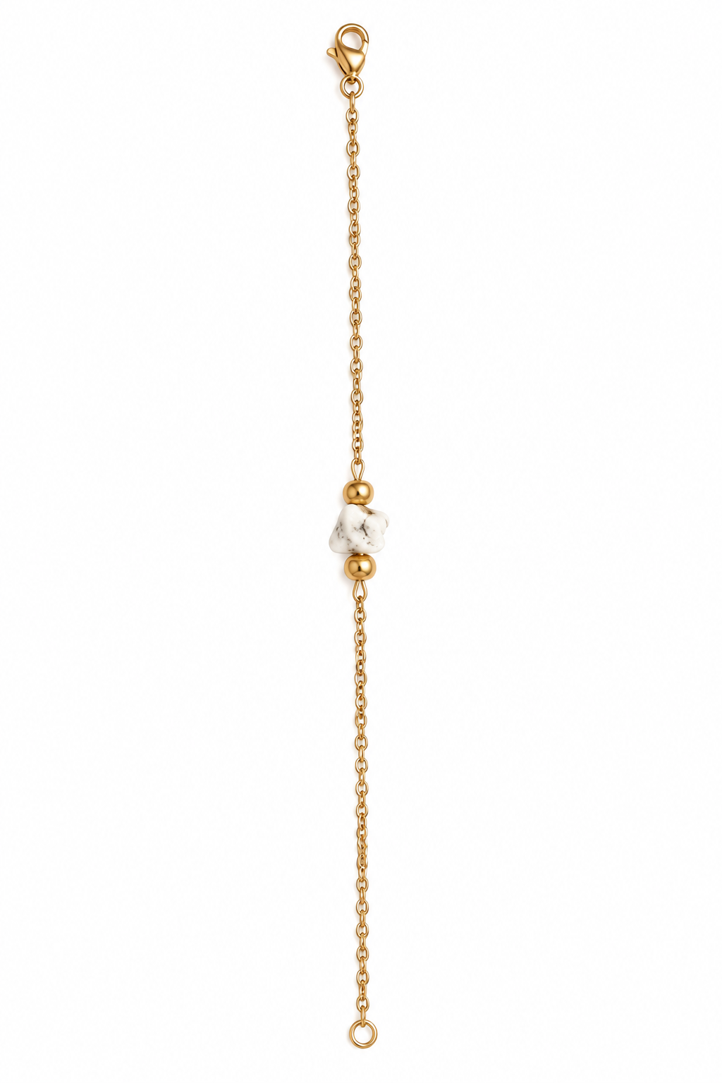 Bracelet à pierre blanche sur fond blanc