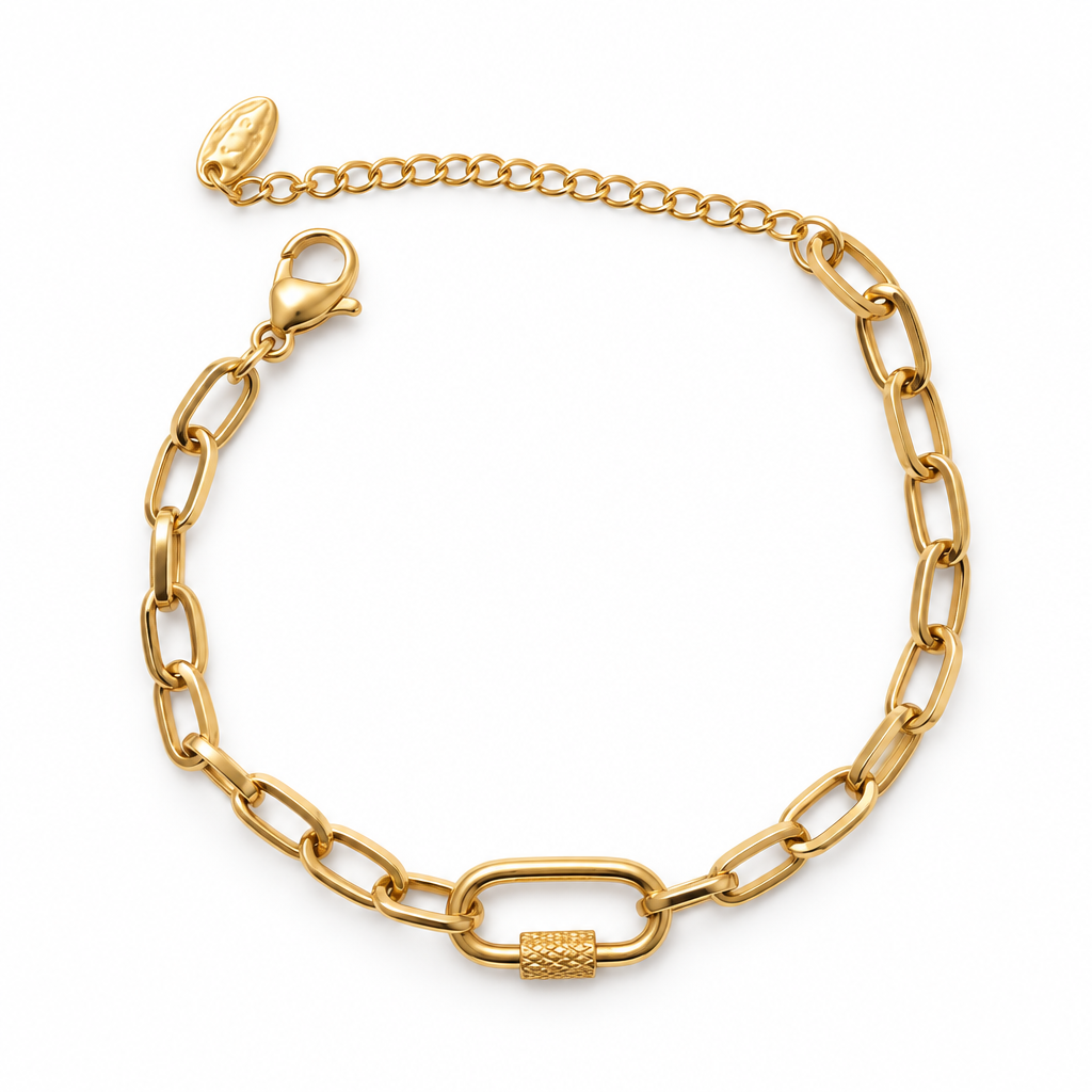 Bracelet sur fond blanc avec fermoir arrière et chaînette réglable