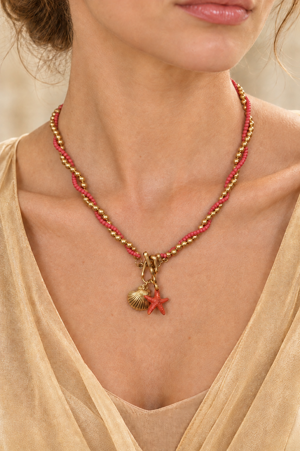 Collier aux rangs entremêlés de façon plus naturelle