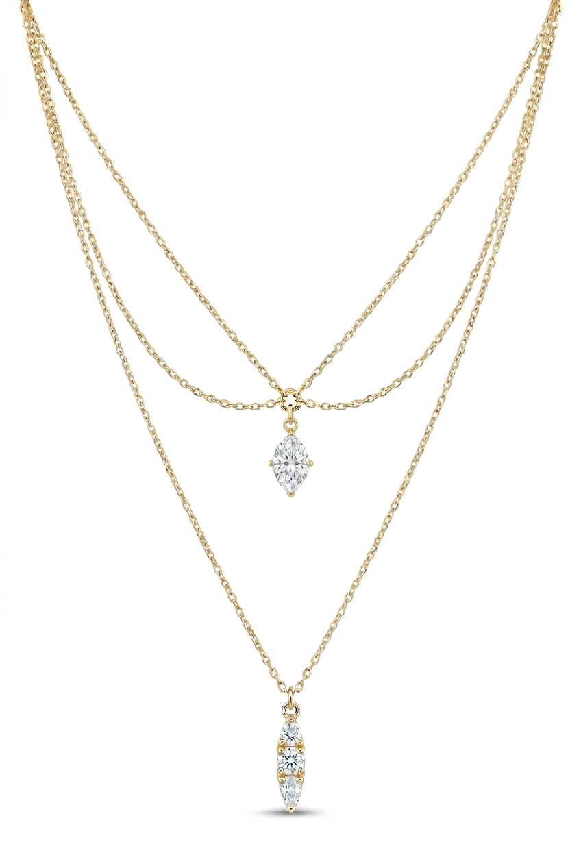 Collier seul sur fond blanc avec le même petit losange à l’aspect diamant, génération en cours