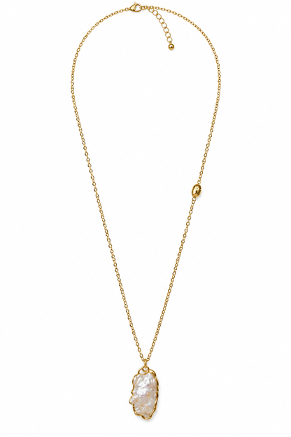 Collier sur fond blanc avec fermoir réglable