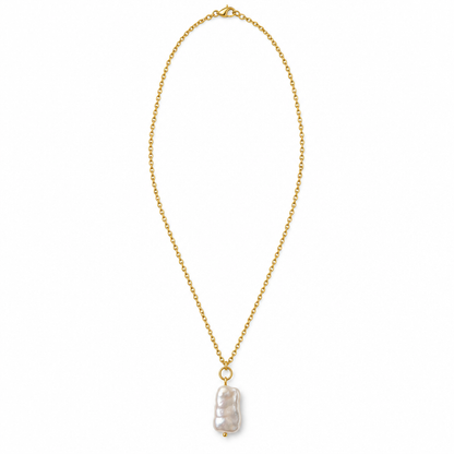 Dernier collier seul sur fond blanc avec dorure intensifiée