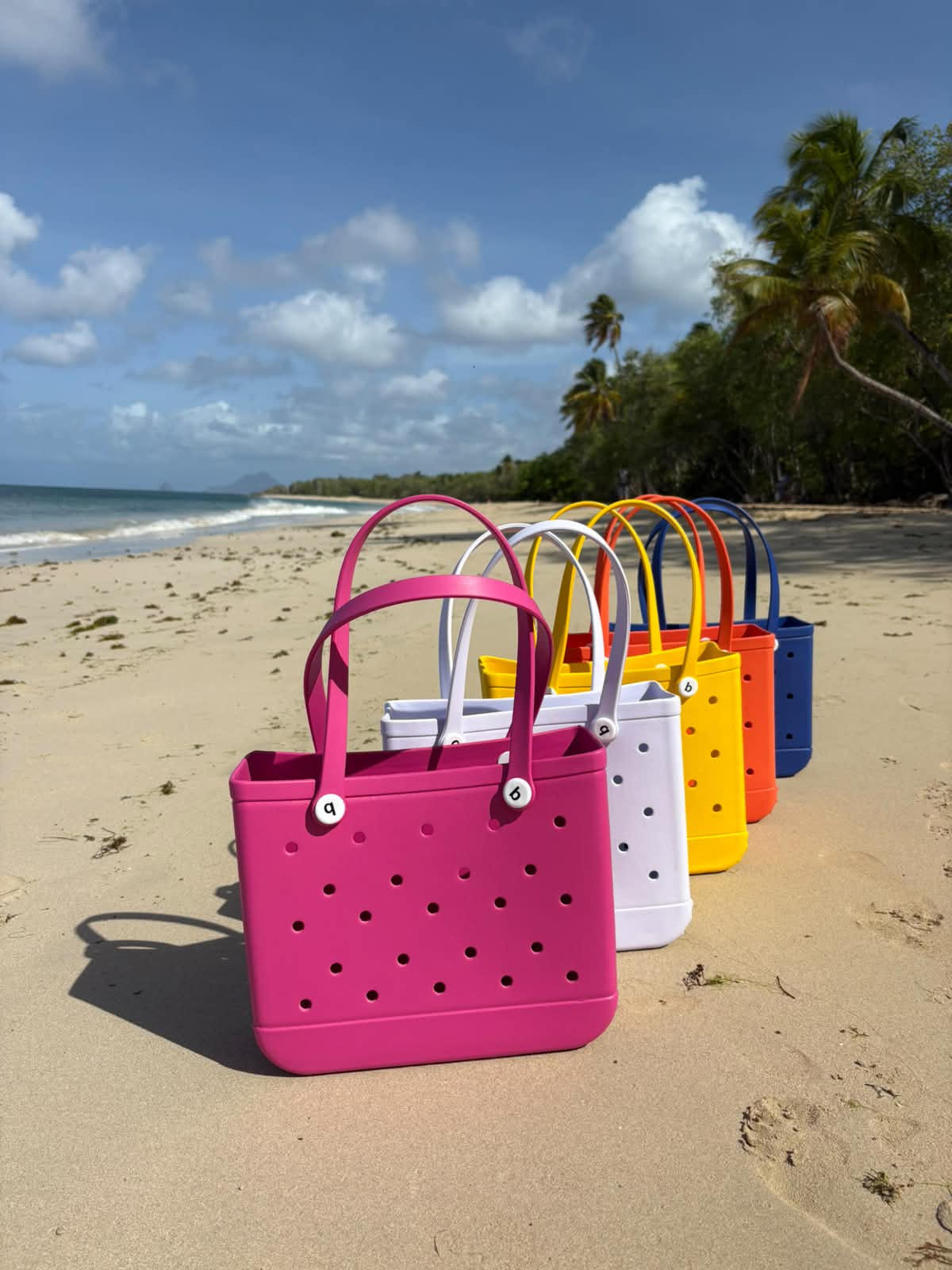 Le sac SUMMER POP avec 3 pins au choix